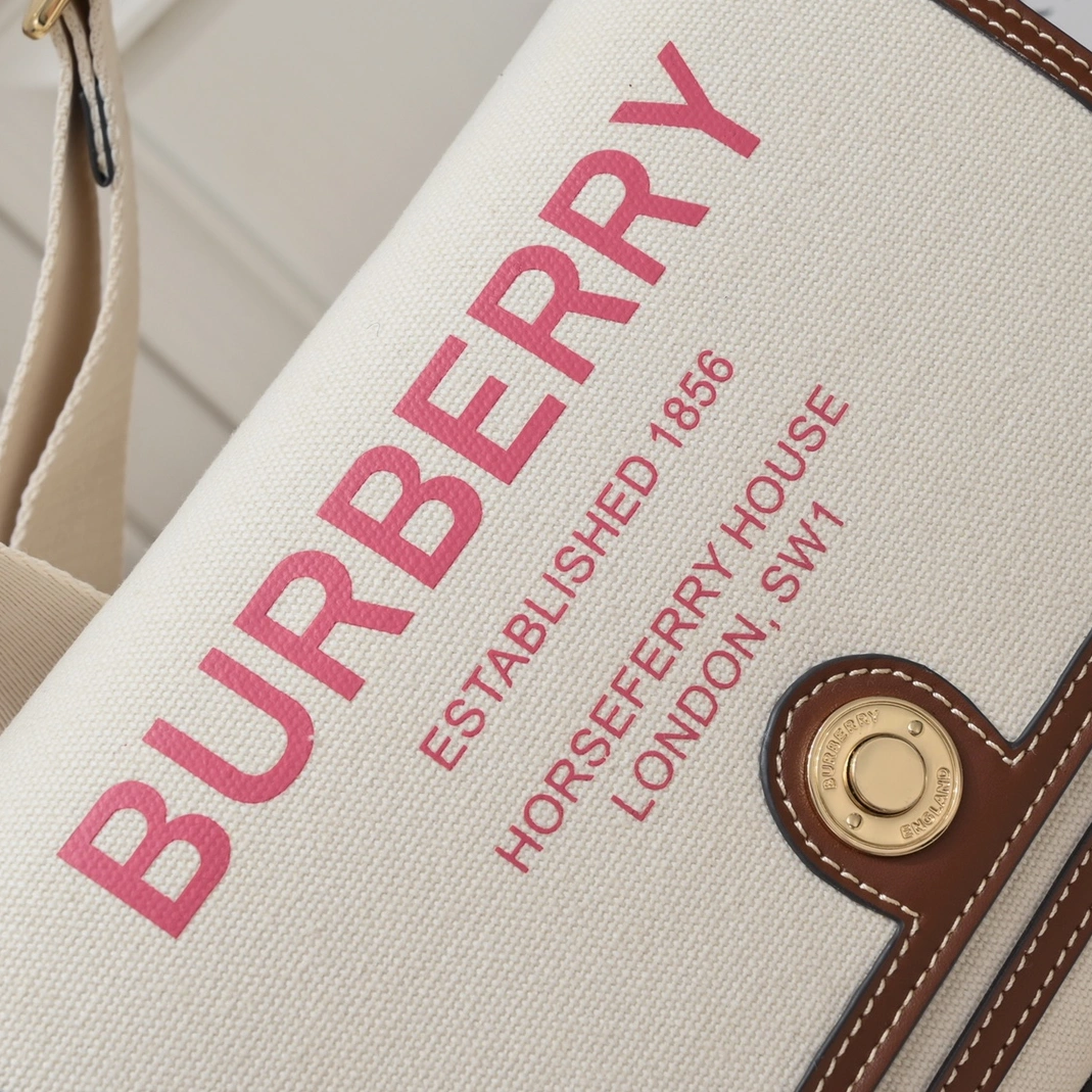 Burberry AAA Quality Messenger Bags For Women Bright 7717