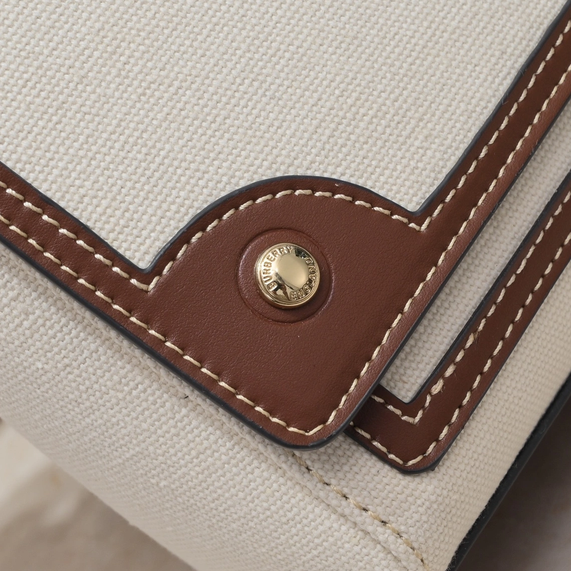 Burberry AAA Quality Messenger Bags For Women Bright 7717