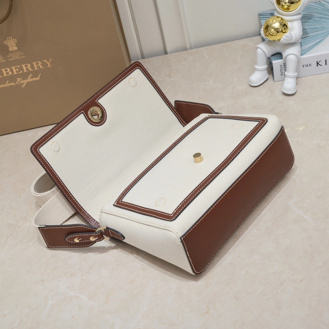 Burberry AAA Quality Messenger Bags For Women Bright 7717