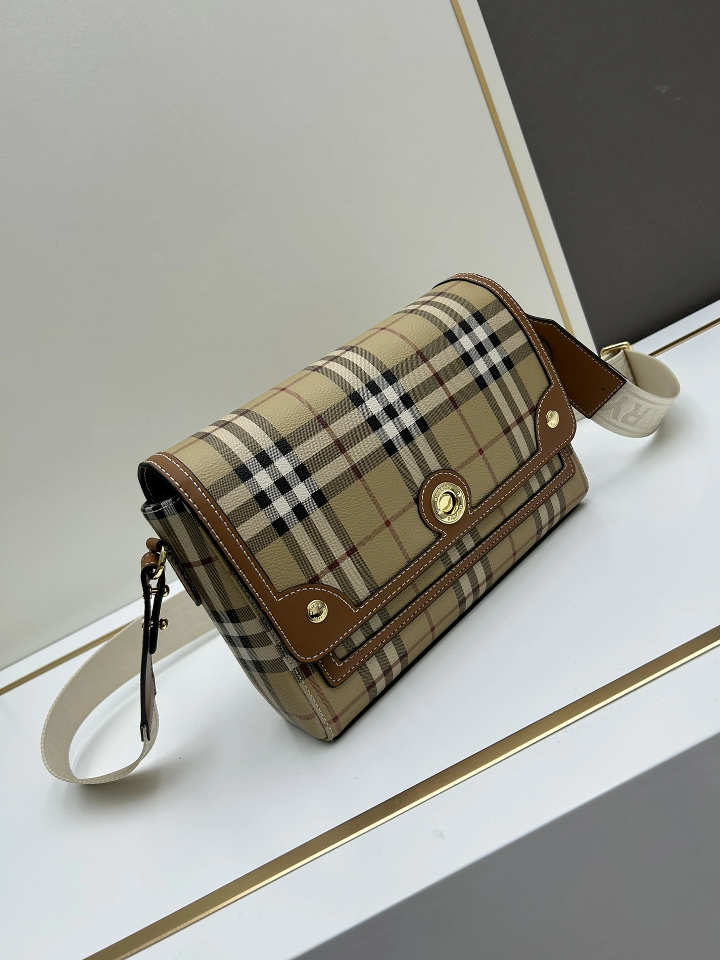 Burberry AAA Quality Messenger Bags For Women Bright 9919