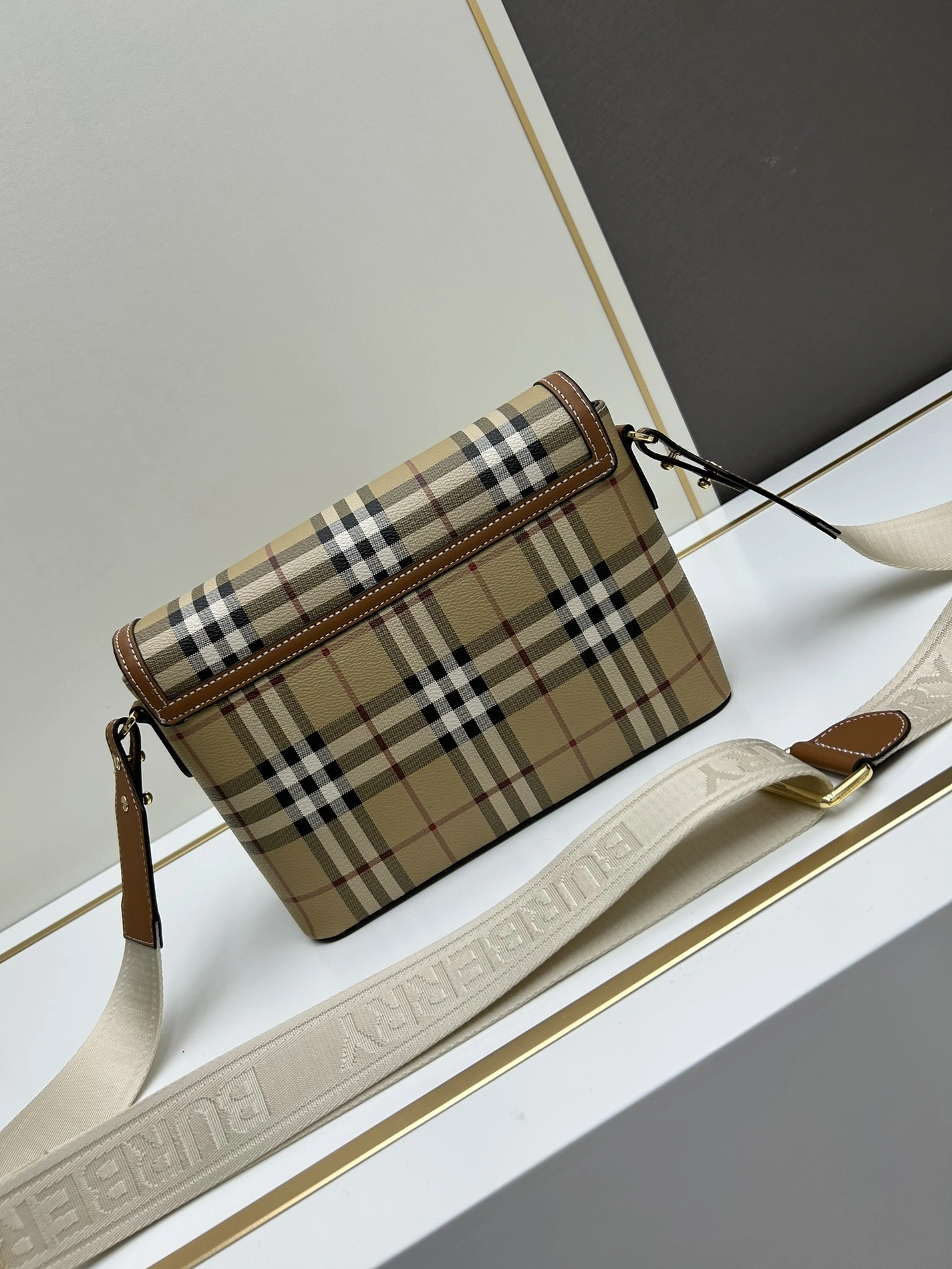 Burberry AAA Quality Messenger Bags For Women Bright 9919