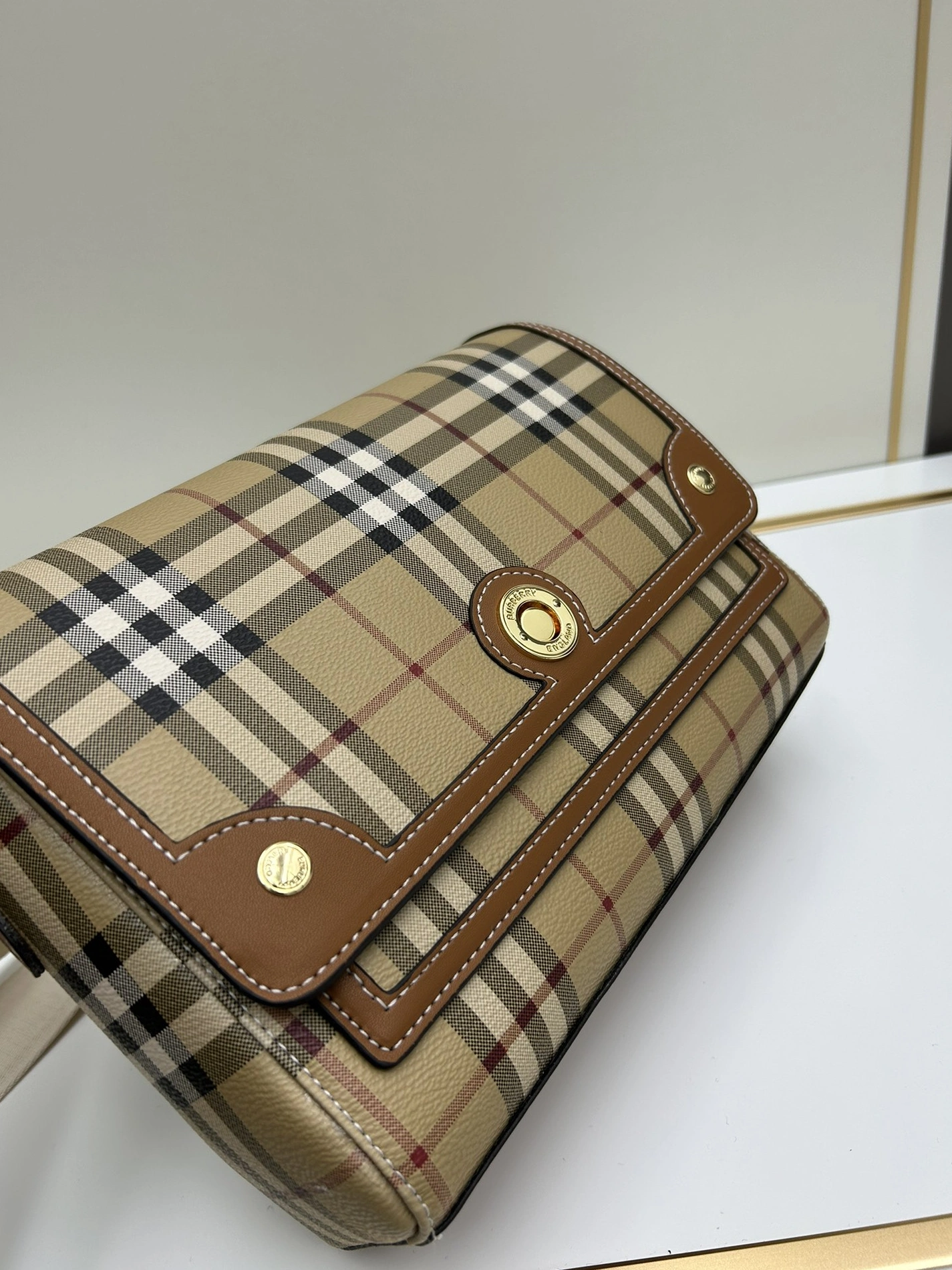 Burberry AAA Quality Messenger Bags For Women Bright 9919