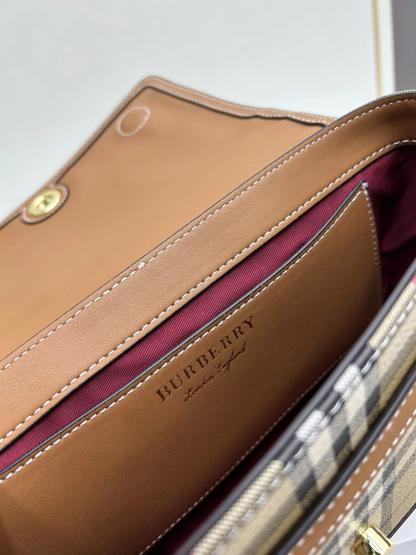 Burberry AAA Quality Messenger Bags For Women Bright 9919