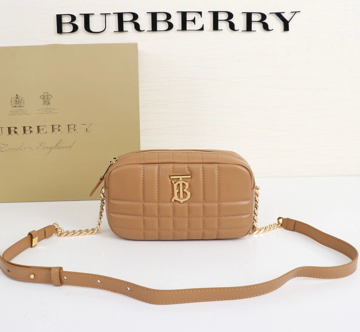 Burberry AAA Quality Messenger Bags For Women Classic 2906