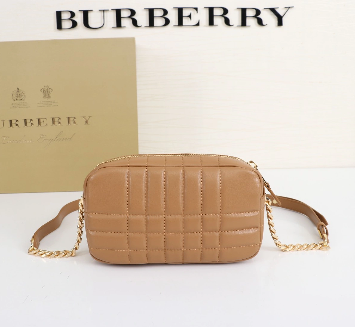 Burberry AAA Quality Messenger Bags For Women Classic 2906