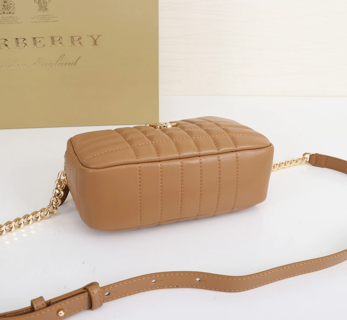 Burberry AAA Quality Messenger Bags For Women Classic 2906