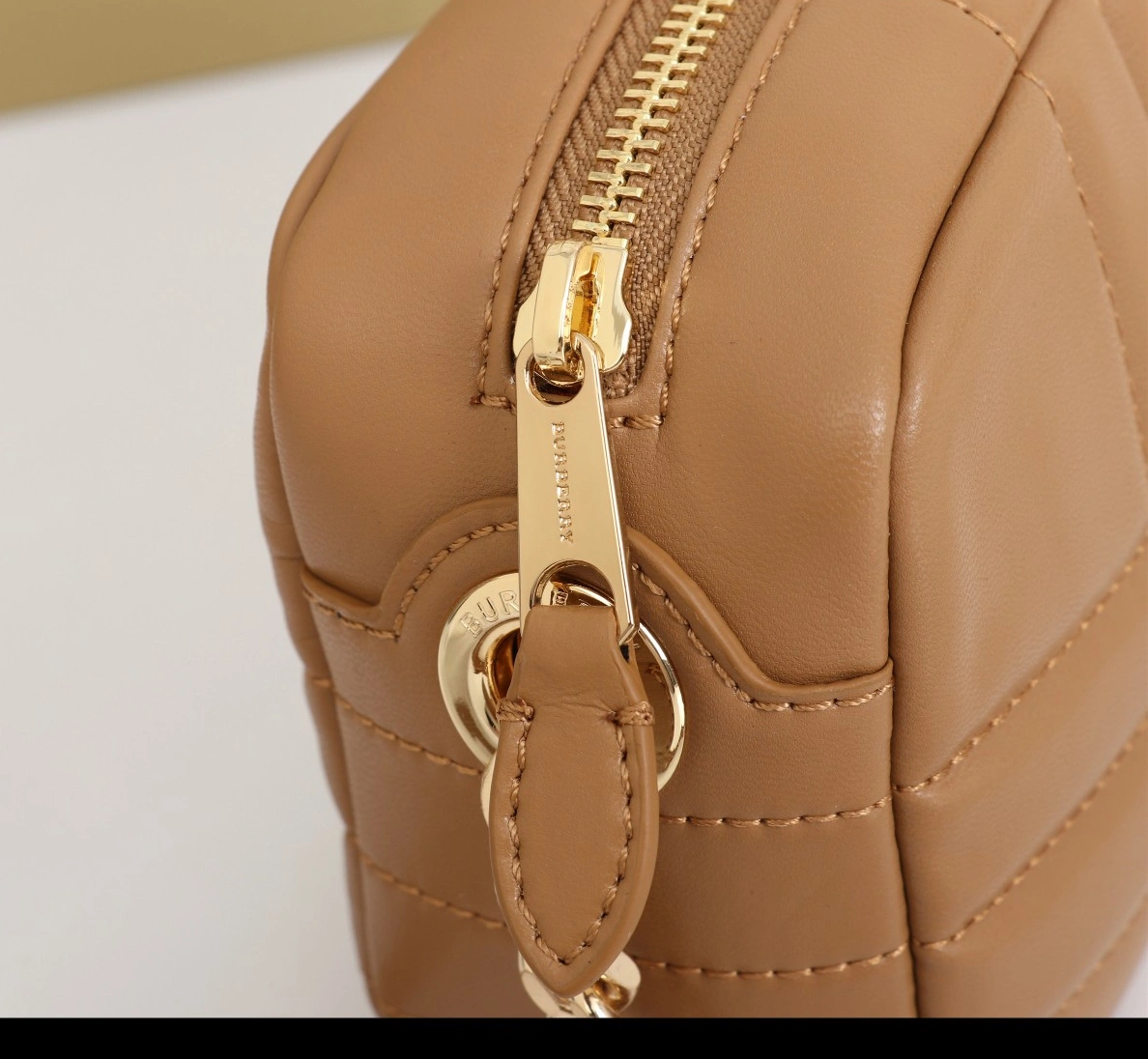 Burberry AAA Quality Messenger Bags For Women Classic 2906
