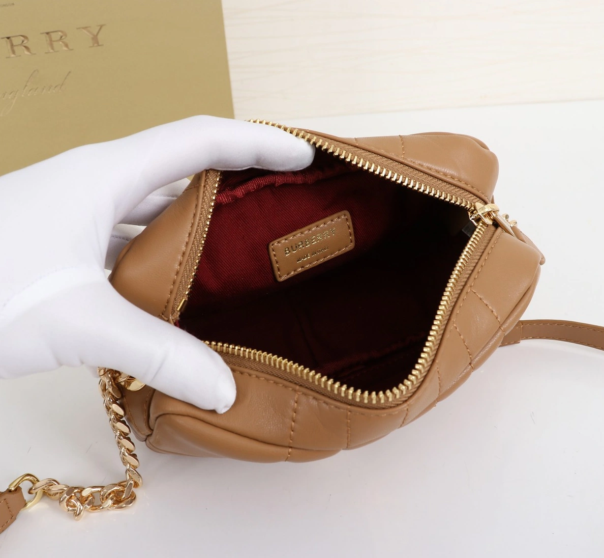 Burberry AAA Quality Messenger Bags For Women Classic 2906