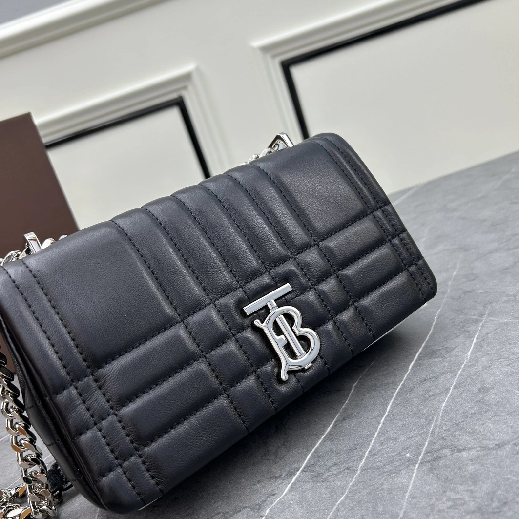 Burberry AAA Quality Messenger Bags For Women Classic 327