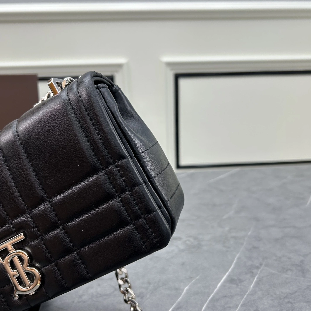 Burberry AAA Quality Messenger Bags For Women Classic 327