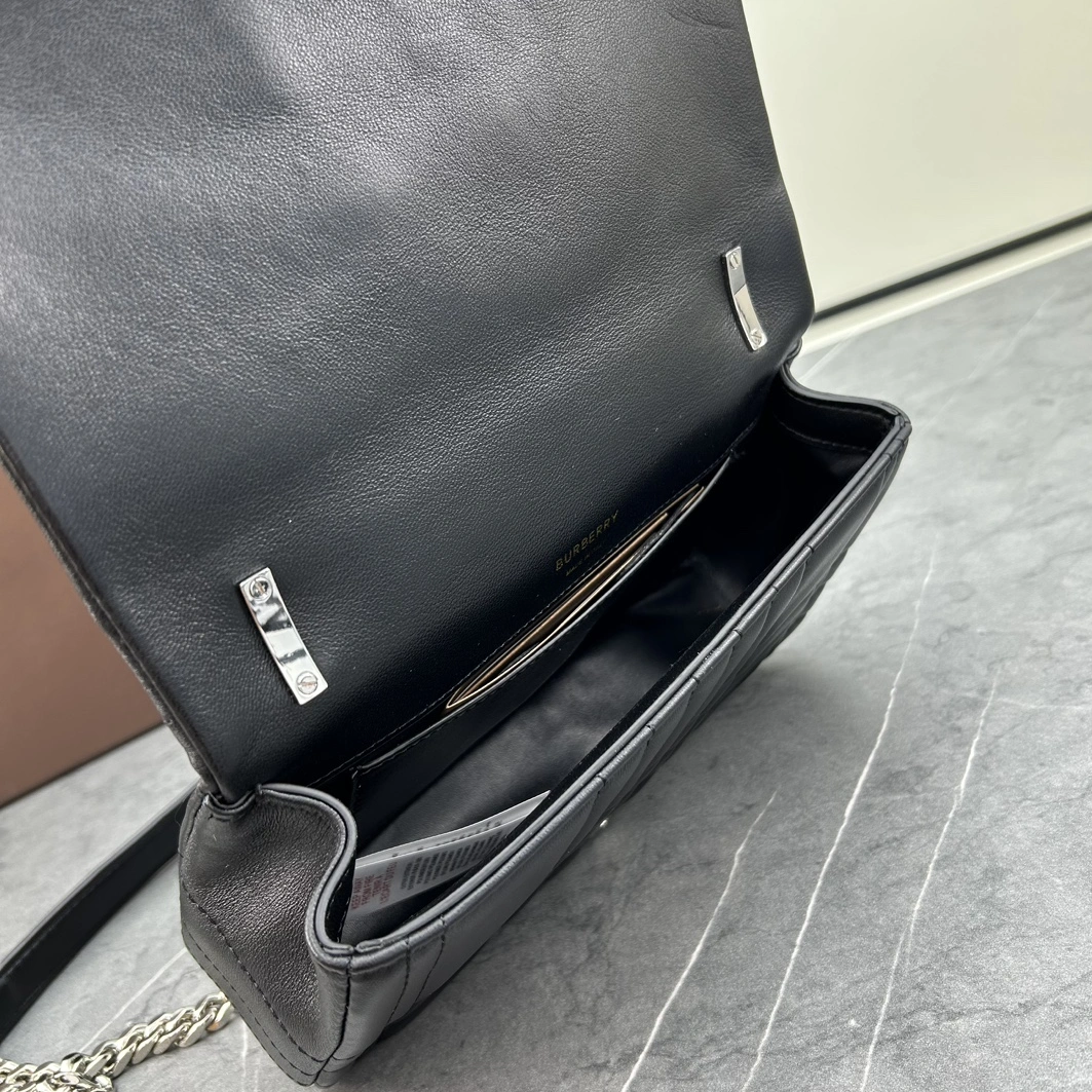 Burberry AAA Quality Messenger Bags For Women Classic 327