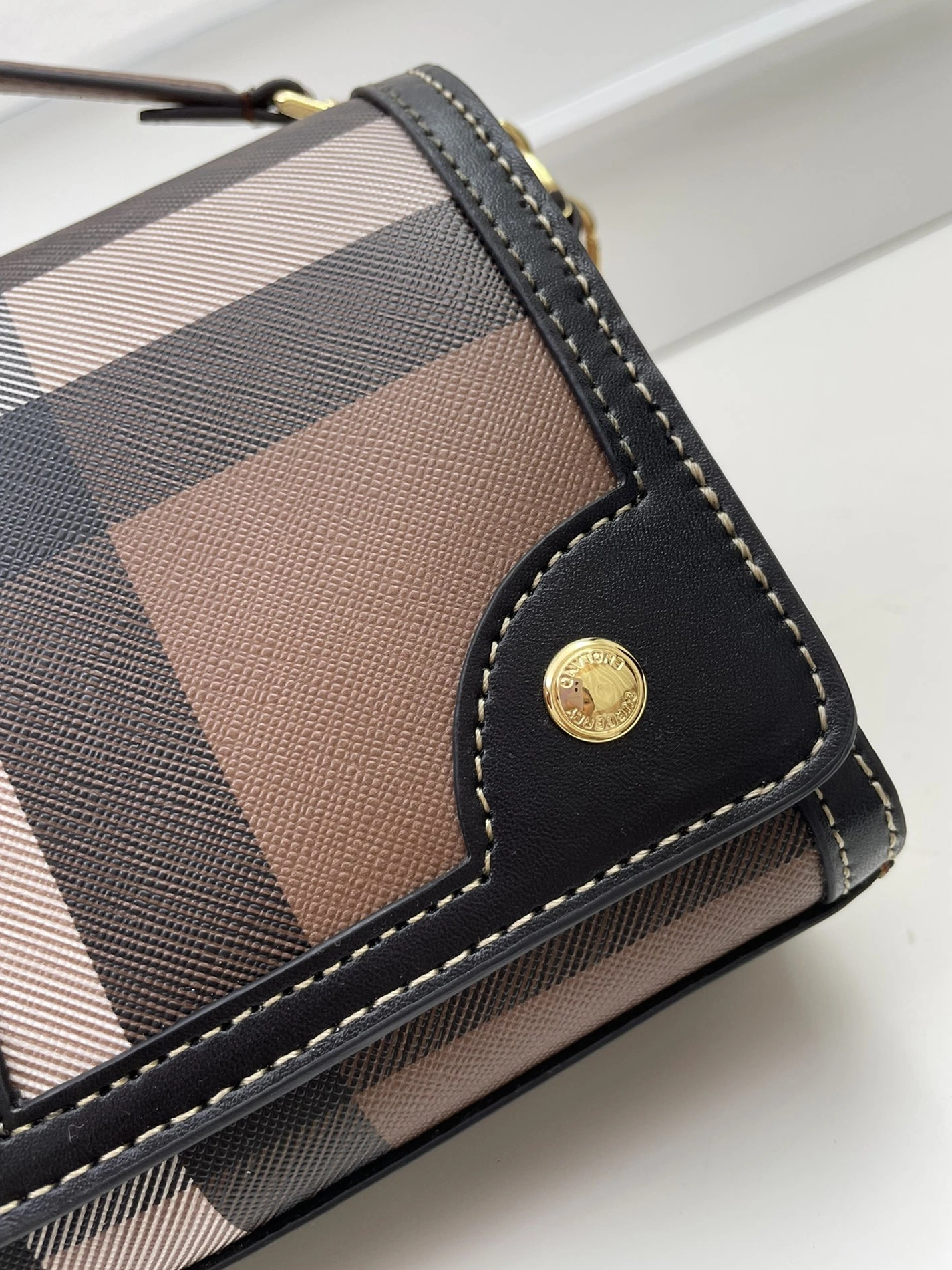 Burberry AAA Quality Messenger Bags For Women Classic 8006
