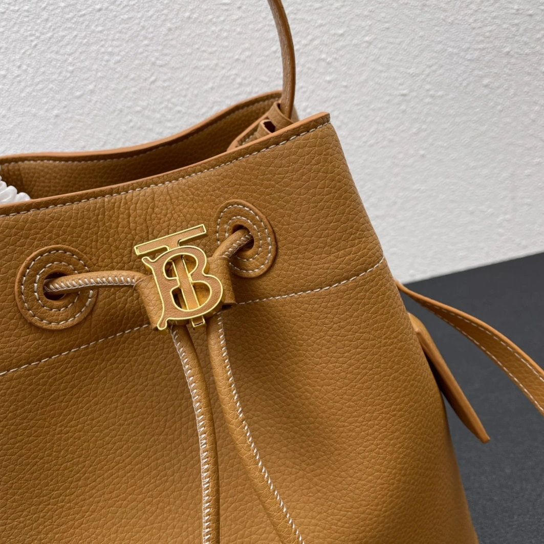Burberry AAA Quality Messenger Bags For Women Comfortable 3311