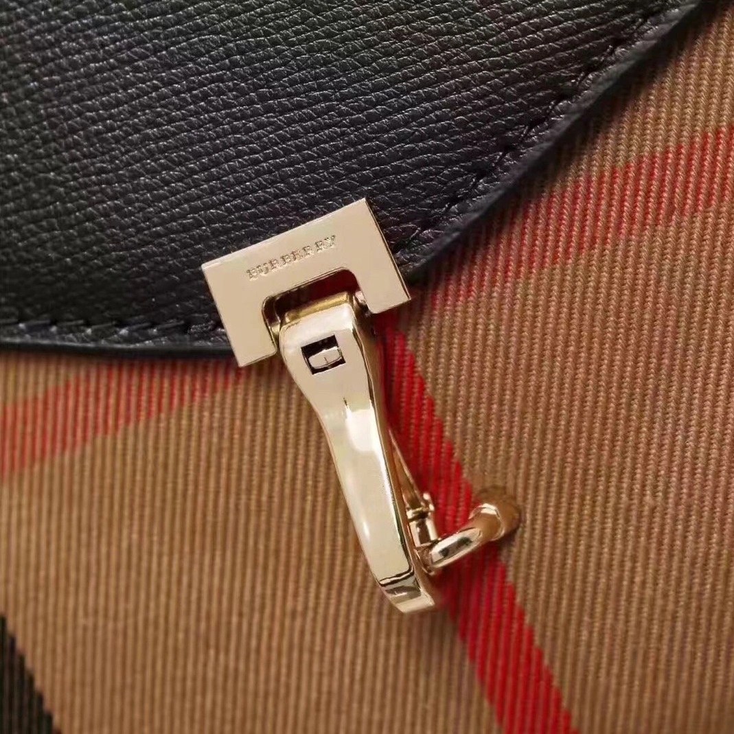 Burberry AAA Quality Messenger Bags For Women Comfortable 4829