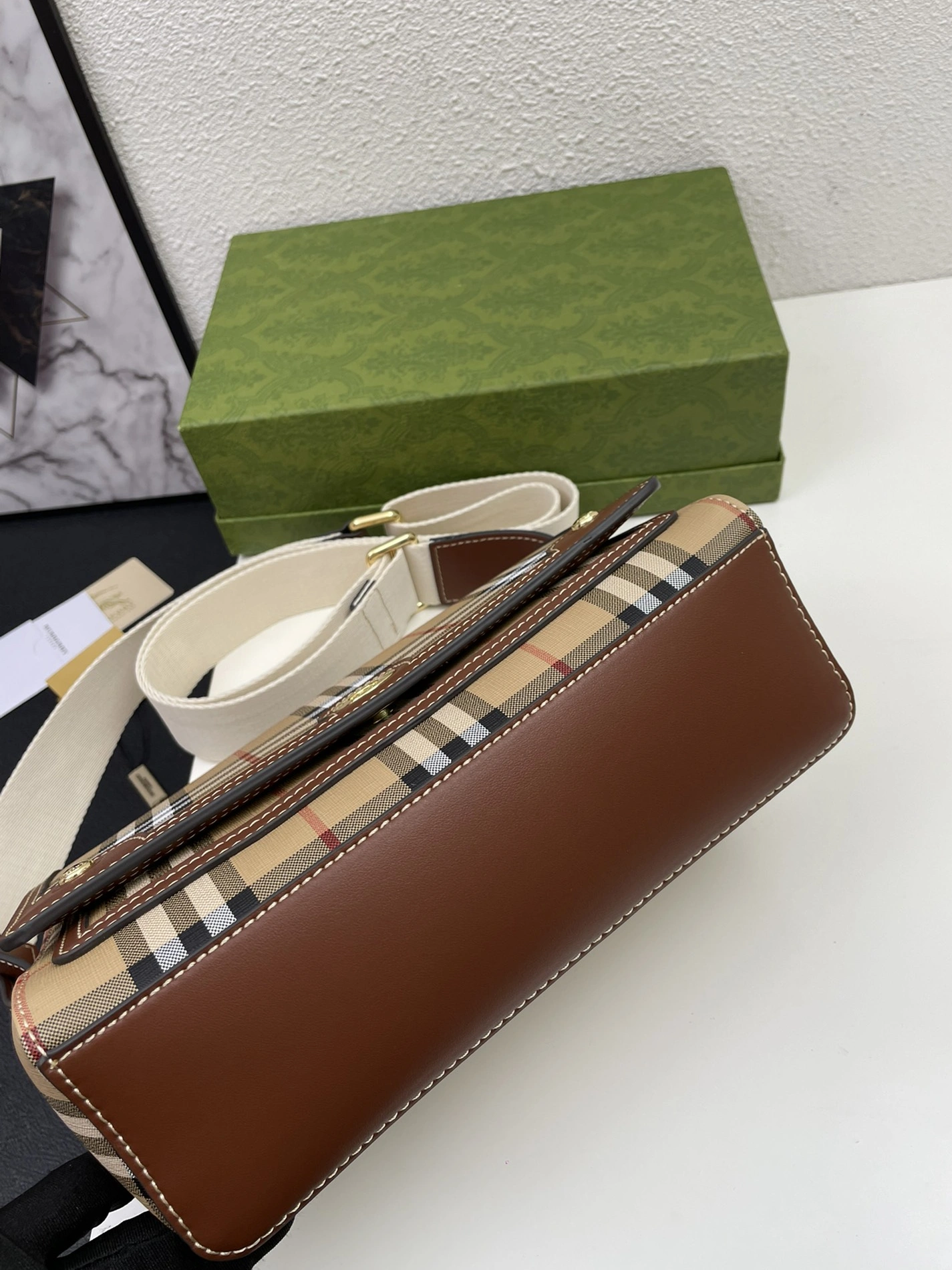 Burberry AAA Quality Messenger Bags For Women Comfortable 9452