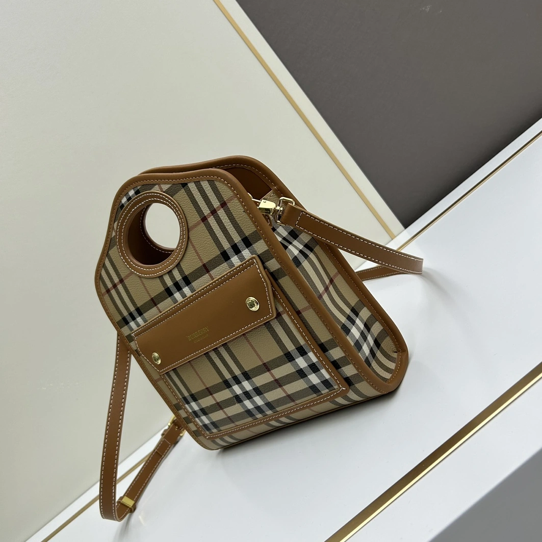 Burberry AAA Quality Messenger Bags For Women Cozy 591