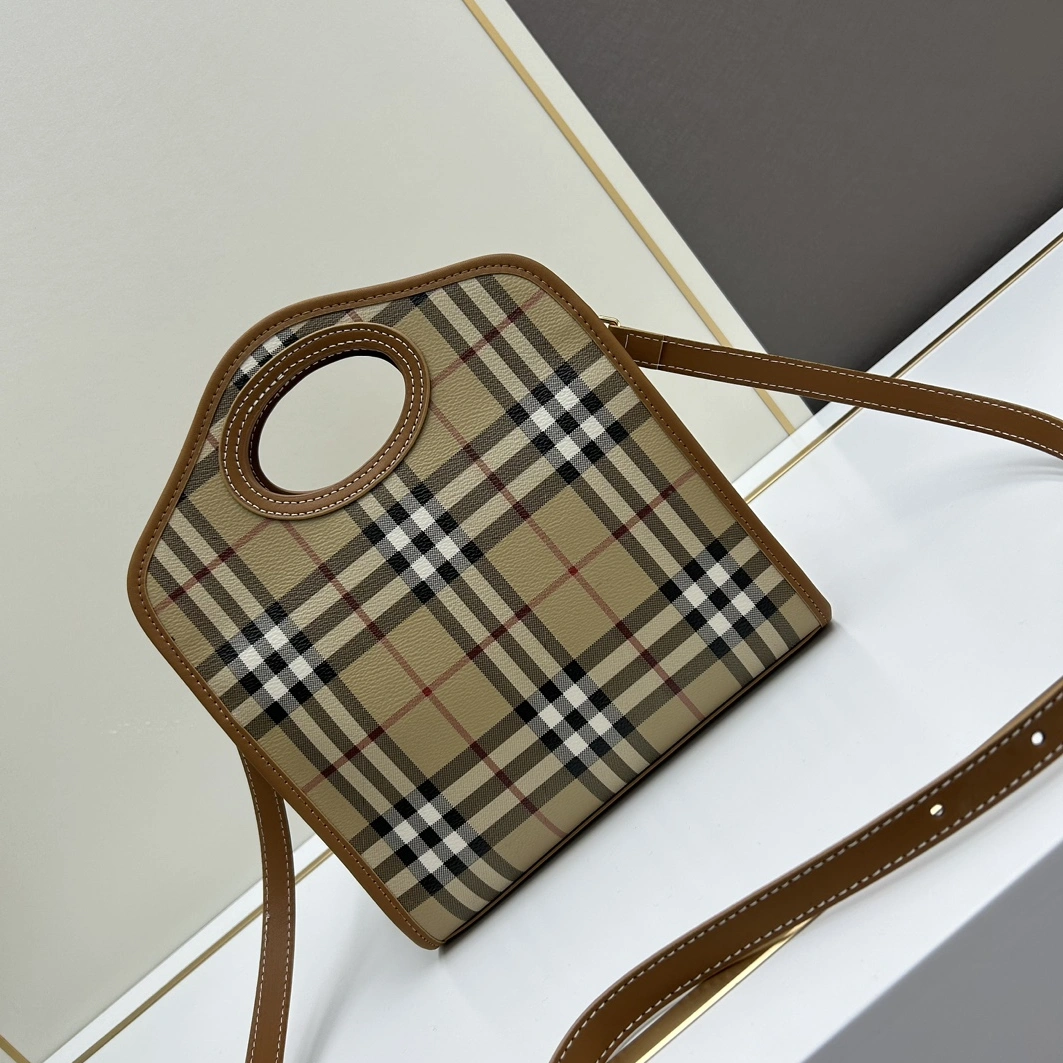 Burberry AAA Quality Messenger Bags For Women Cozy 591