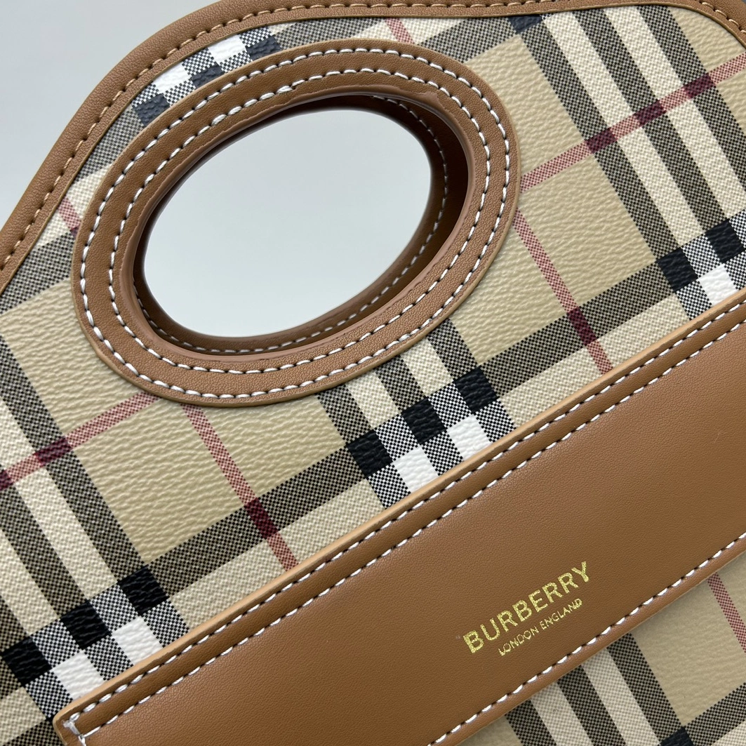 Burberry AAA Quality Messenger Bags For Women Cozy 591