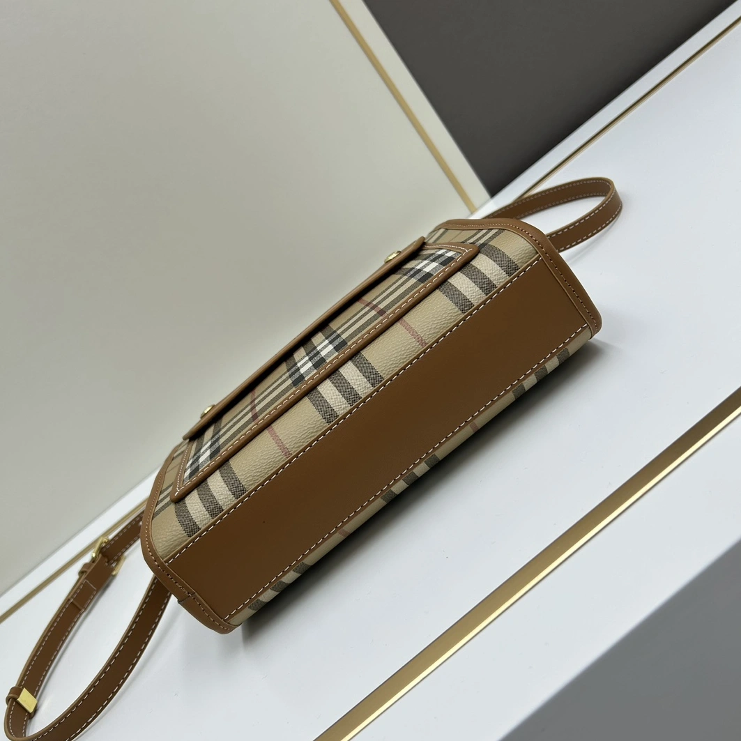 Burberry AAA Quality Messenger Bags For Women Cozy 591