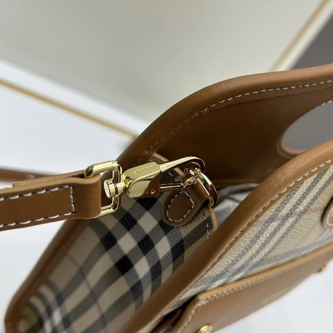 Burberry AAA Quality Messenger Bags For Women Cozy 591
