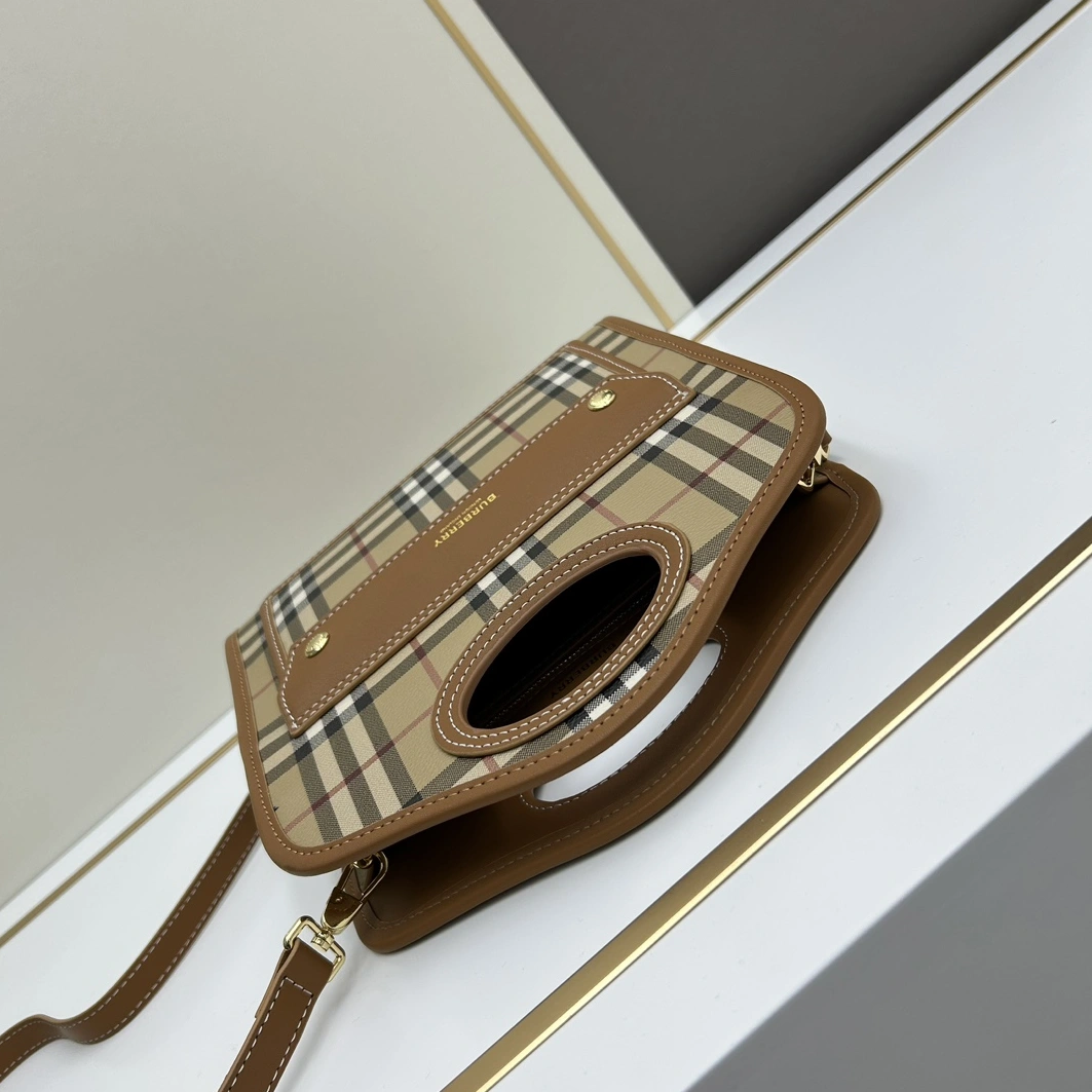 Burberry AAA Quality Messenger Bags For Women Cozy 591