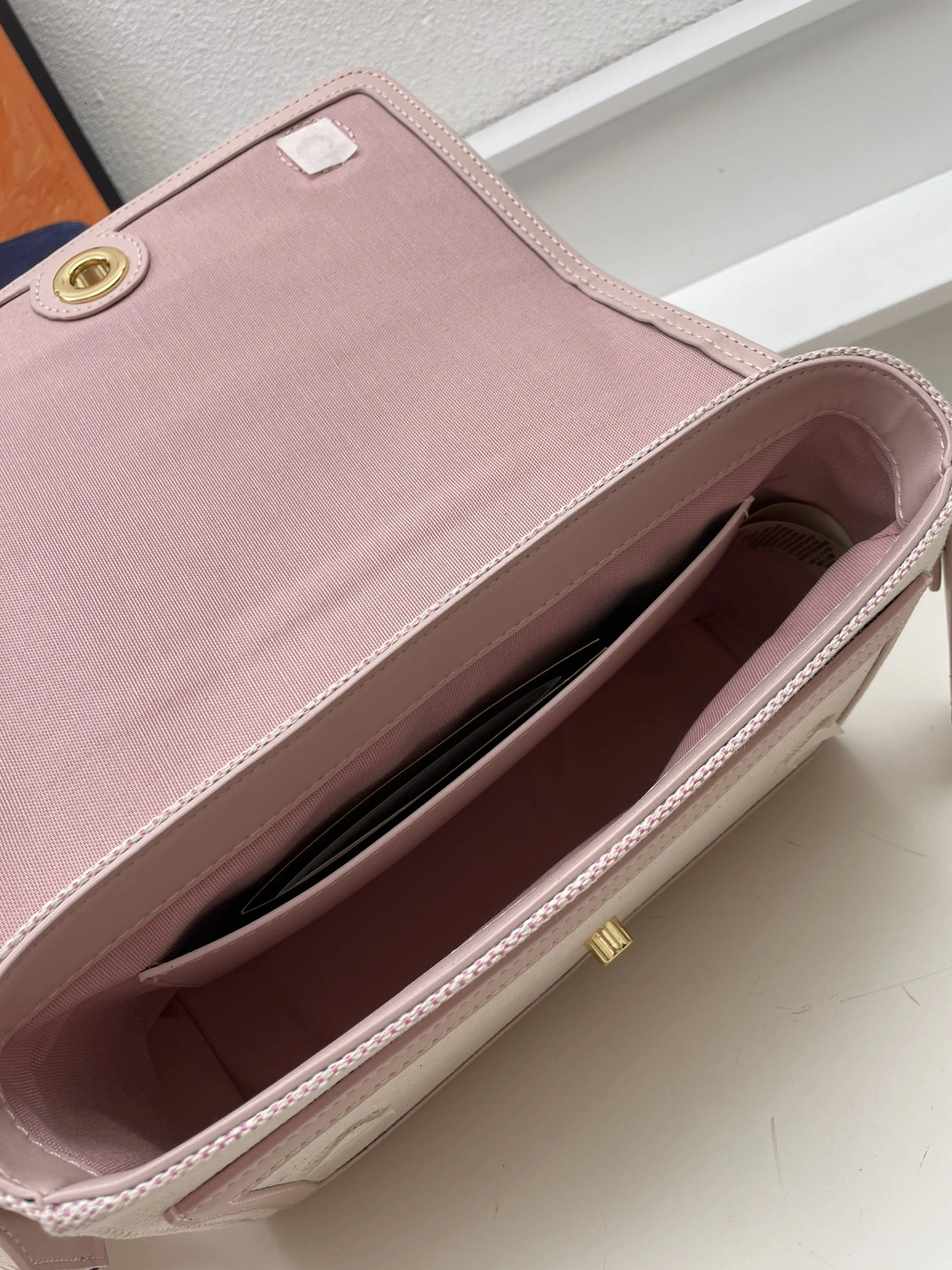 Burberry AAA Quality Messenger Bags For Women DailyWear 9270