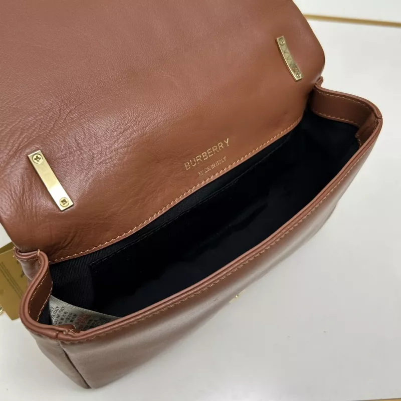 Burberry AAA Quality Messenger Bags For Women Durable 7248