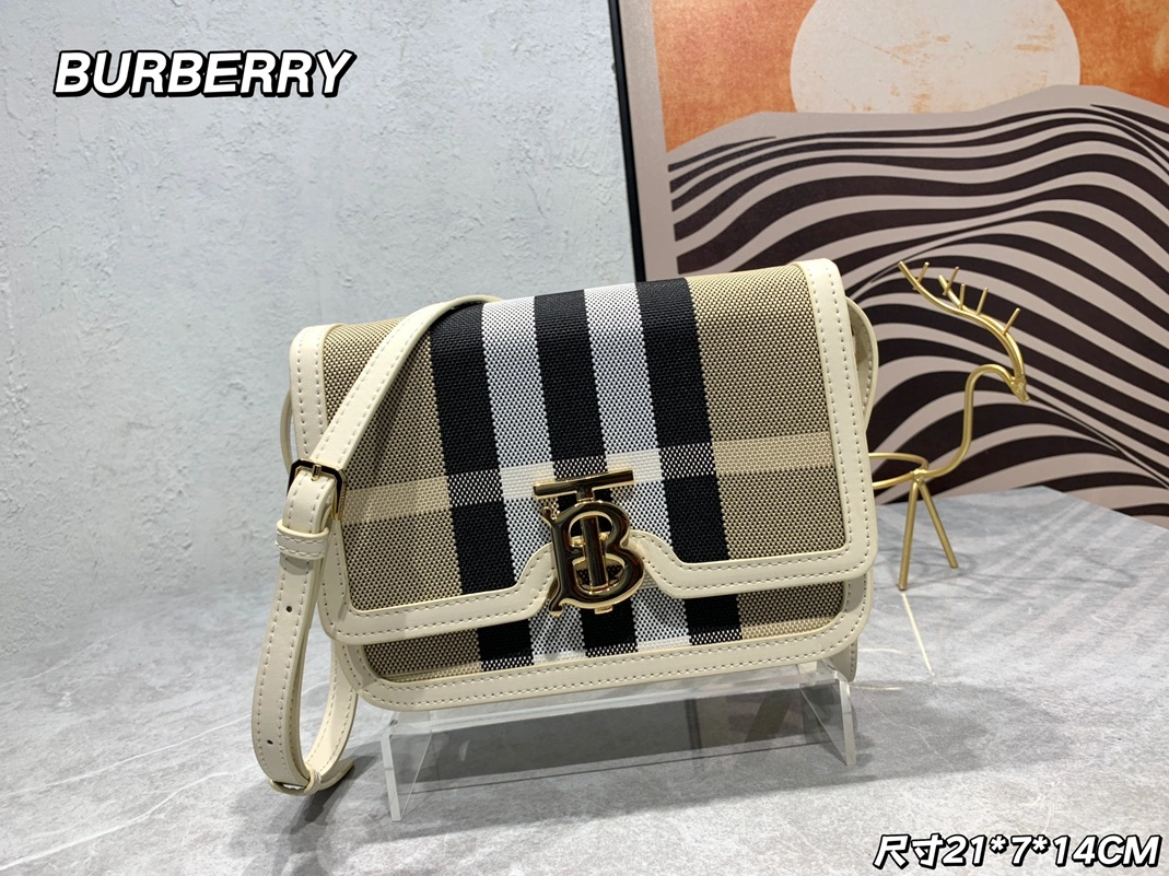 Burberry AAA Quality Messenger Bags For Women EasyMatch 3750