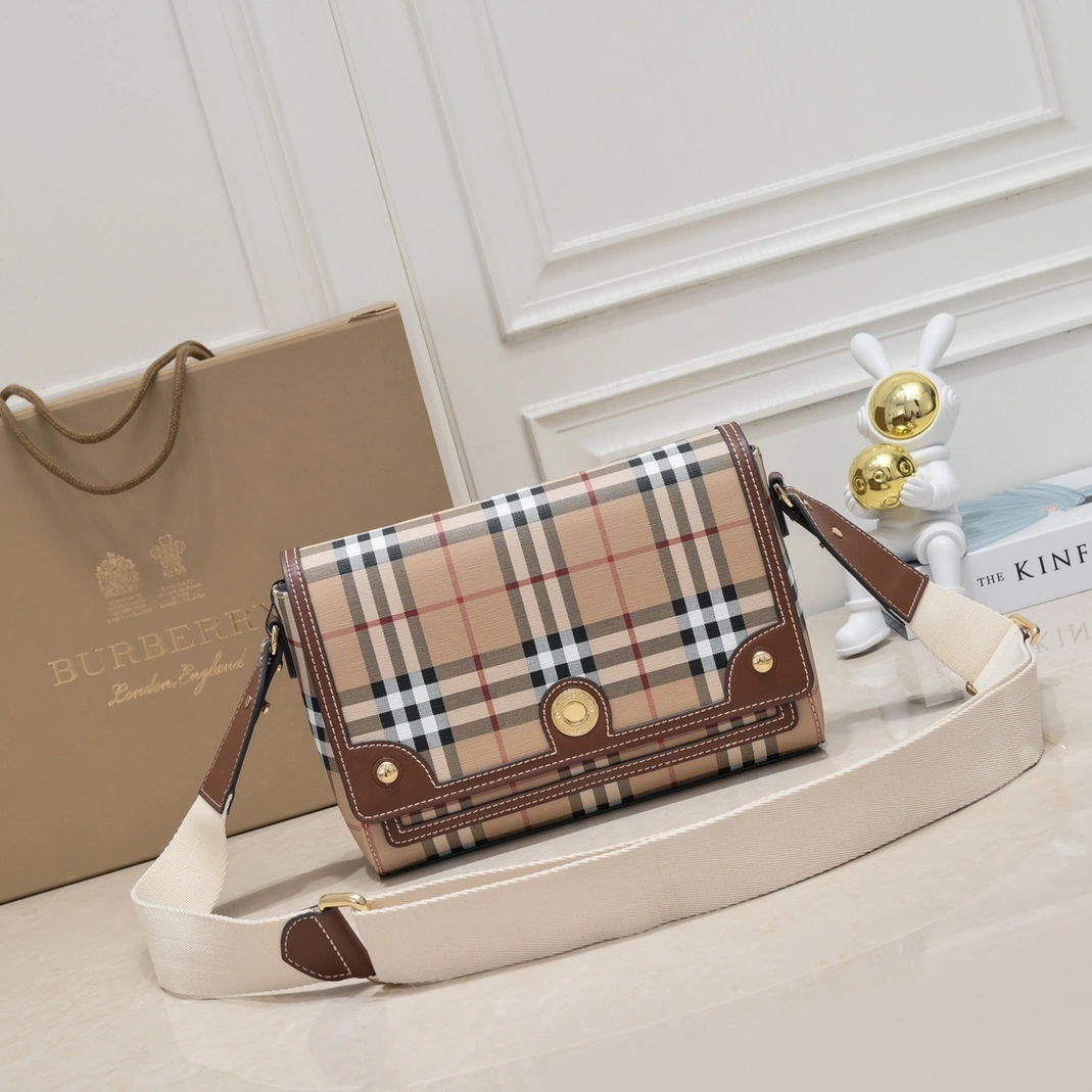 Burberry AAA Quality Messenger Bags For Women Efficient 3852