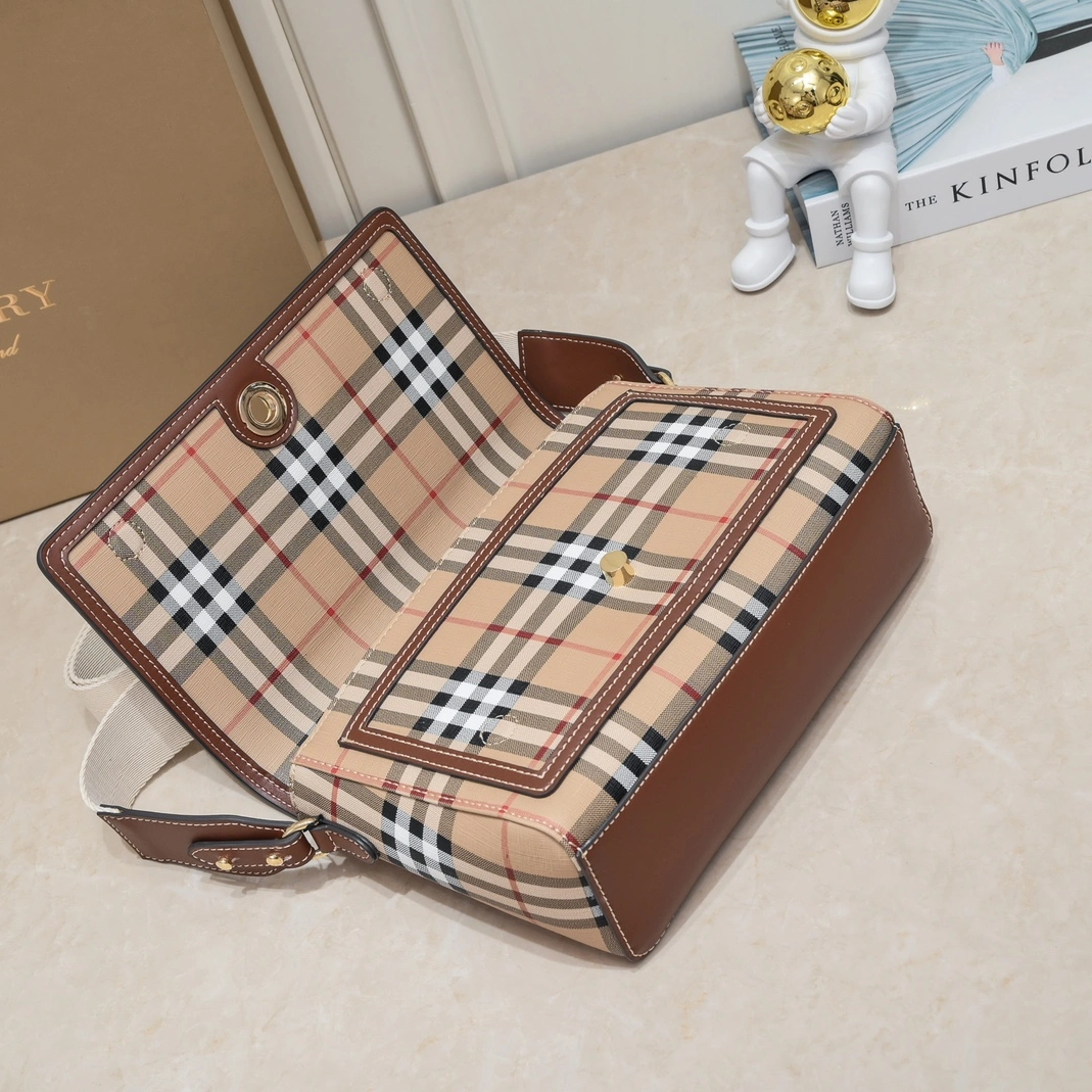 Burberry AAA Quality Messenger Bags For Women Efficient 3852