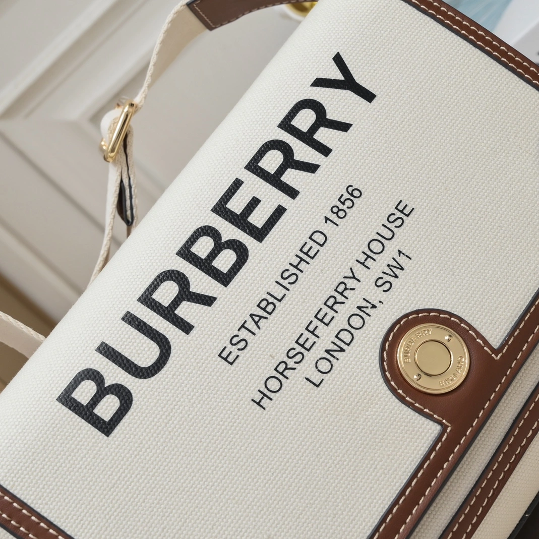 Burberry AAA Quality Messenger Bags For Women Efficient 4812