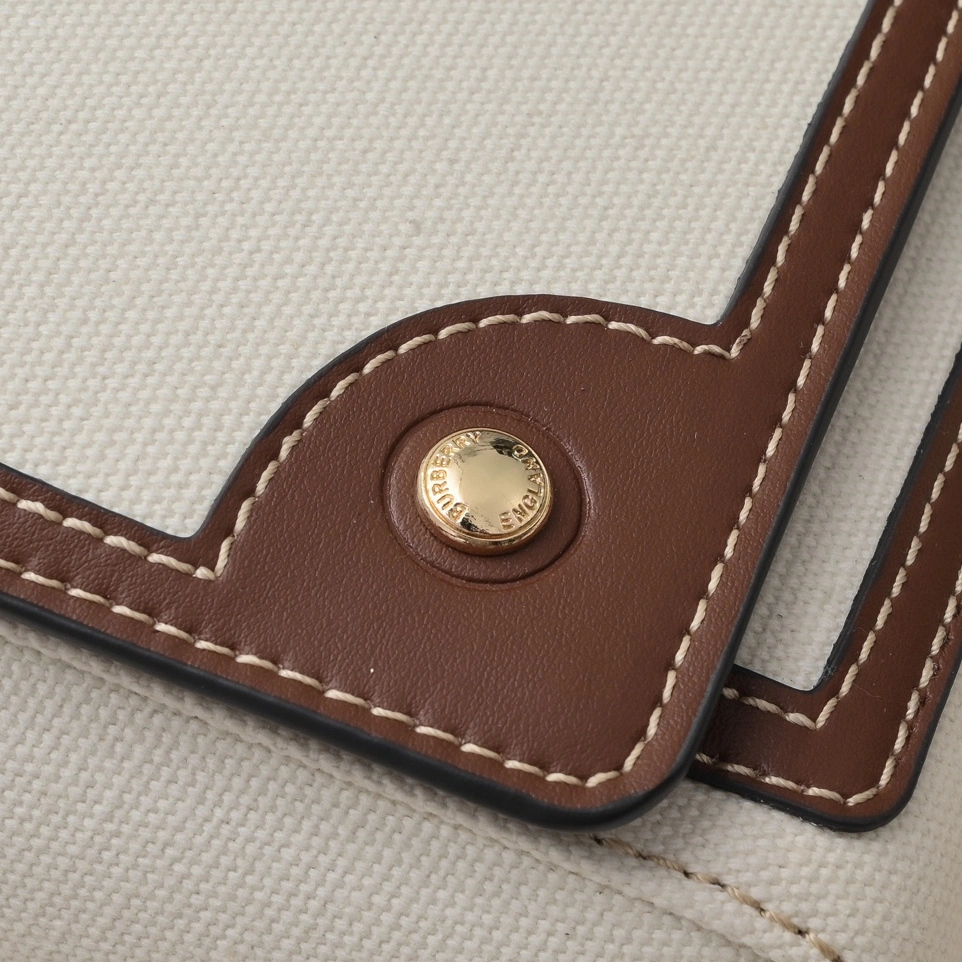 Burberry AAA Quality Messenger Bags For Women Efficient 4812