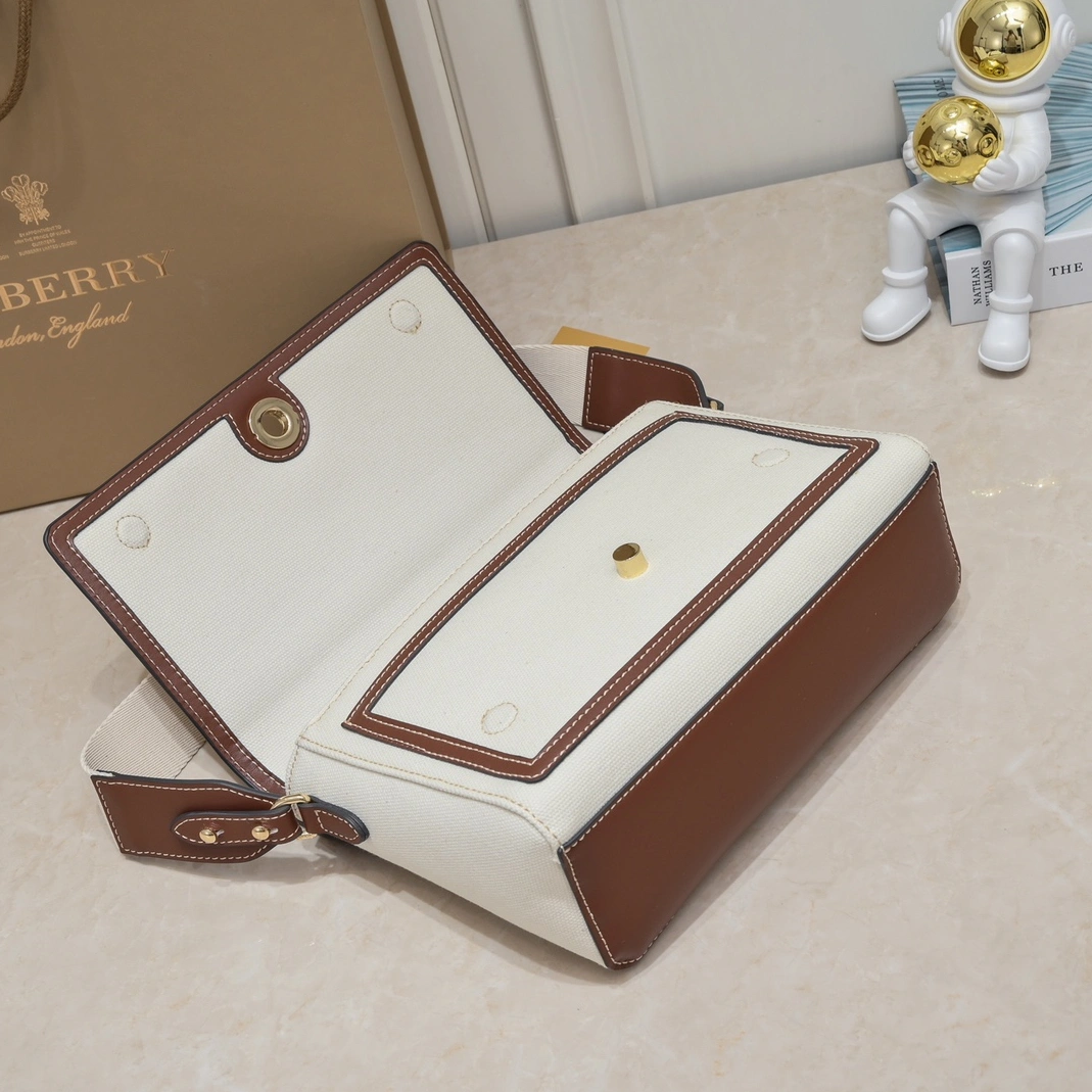 Burberry AAA Quality Messenger Bags For Women Efficient 4812