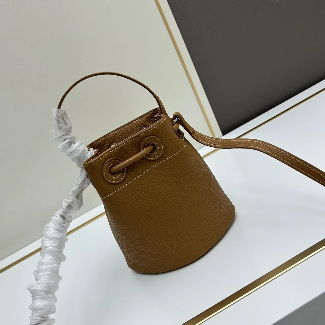 Burberry AAA Quality Messenger Bags For Women EyeCatching 1086