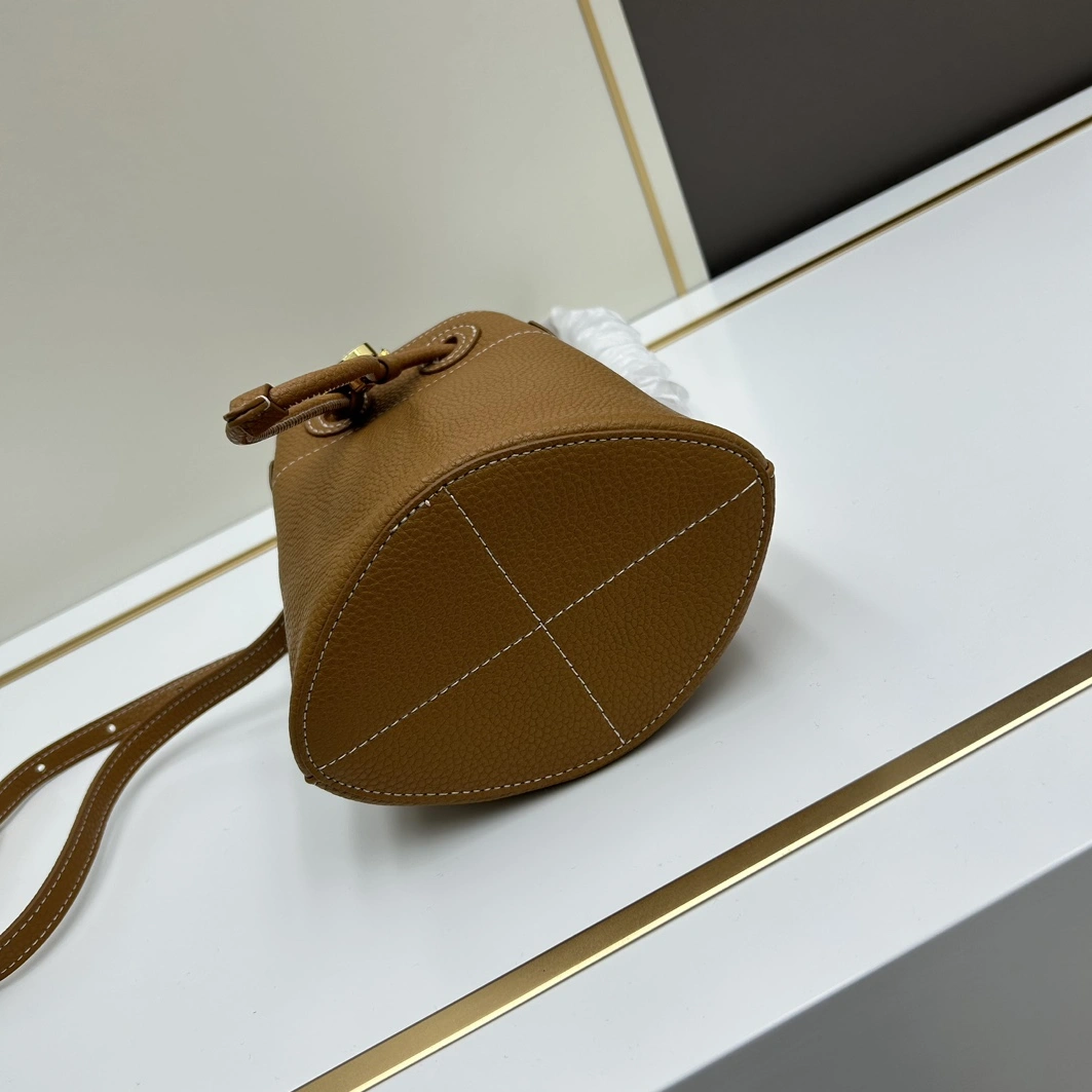 Burberry AAA Quality Messenger Bags For Women EyeCatching 1086