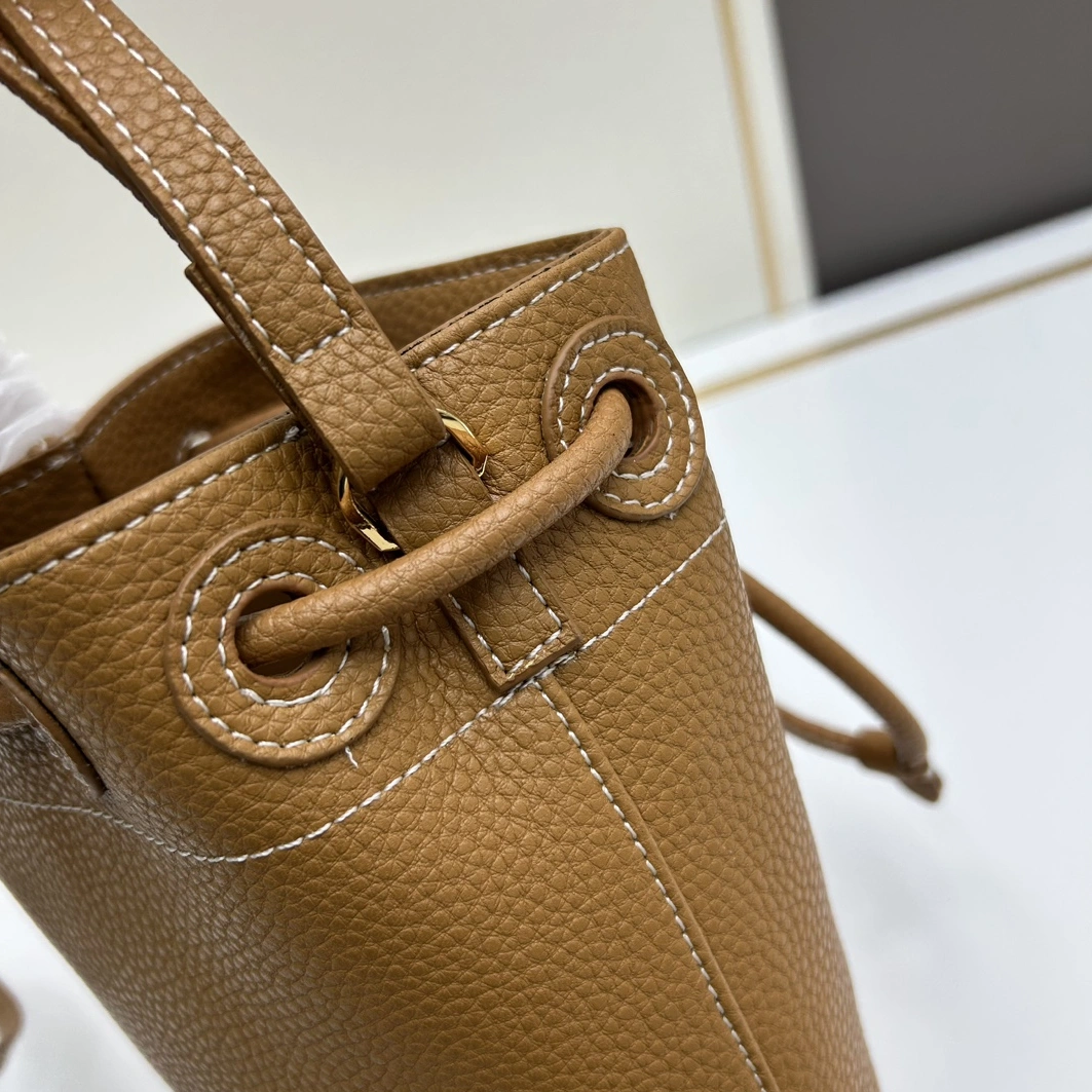 Burberry AAA Quality Messenger Bags For Women EyeCatching 1086