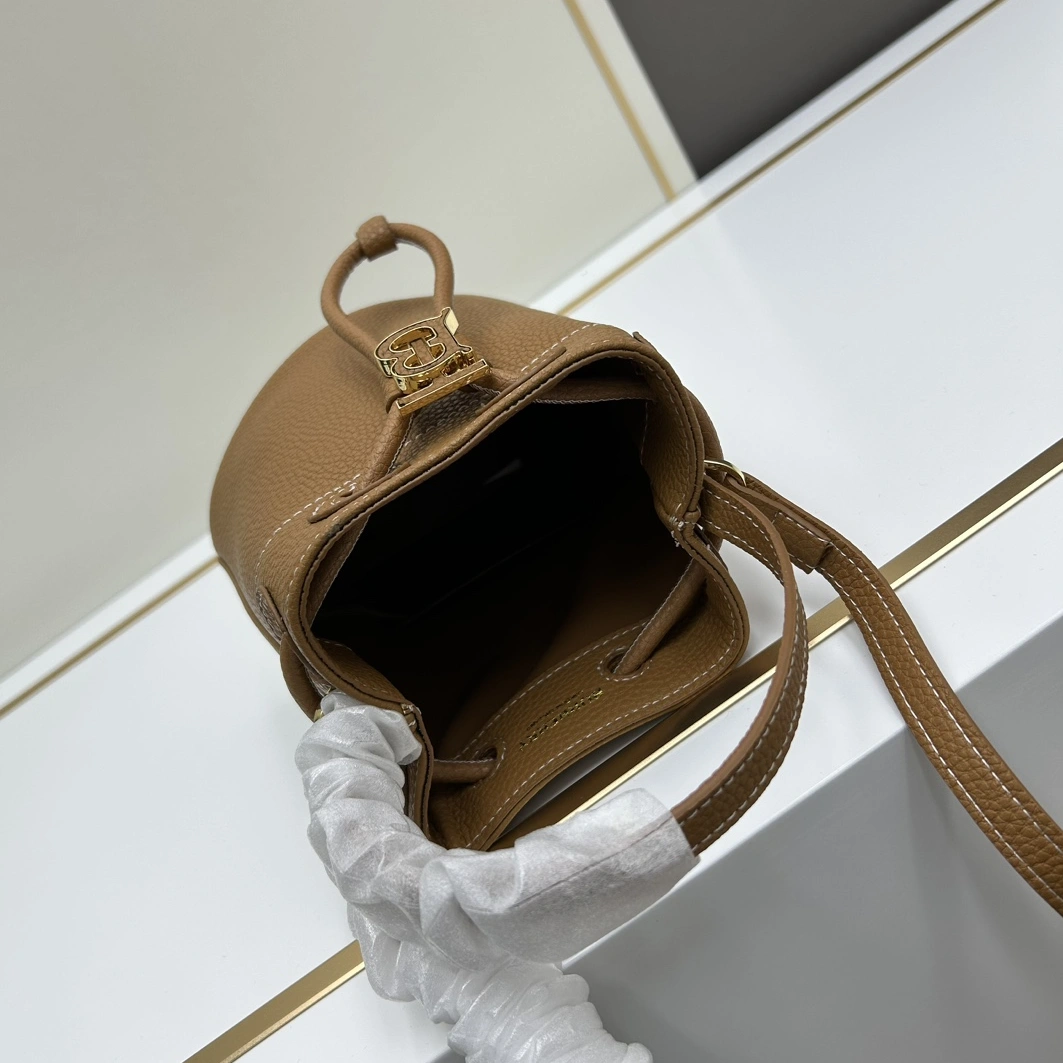 Burberry AAA Quality Messenger Bags For Women EyeCatching 1086