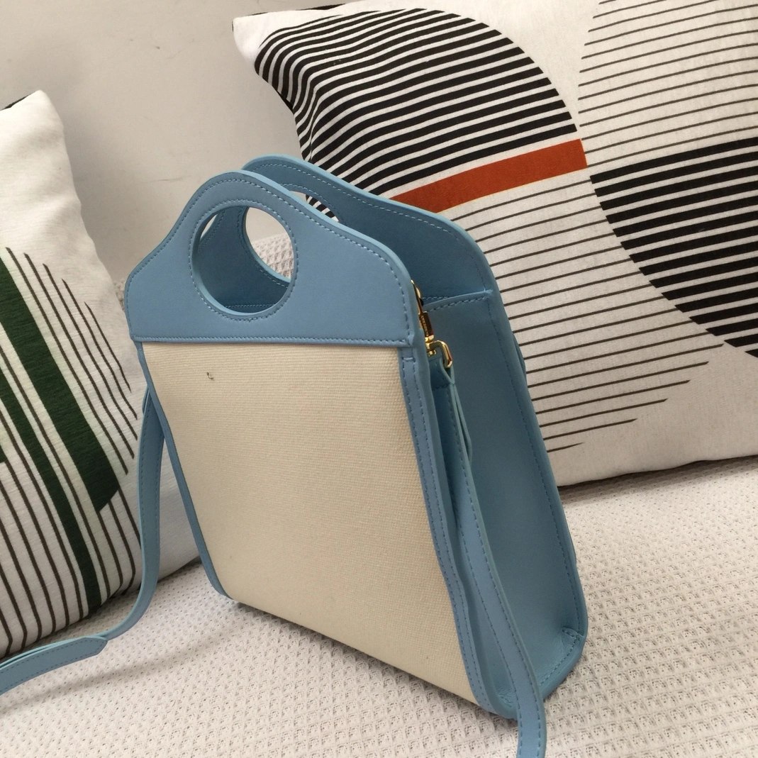 Burberry AAA Quality Messenger Bags For Women Fashionable 9784