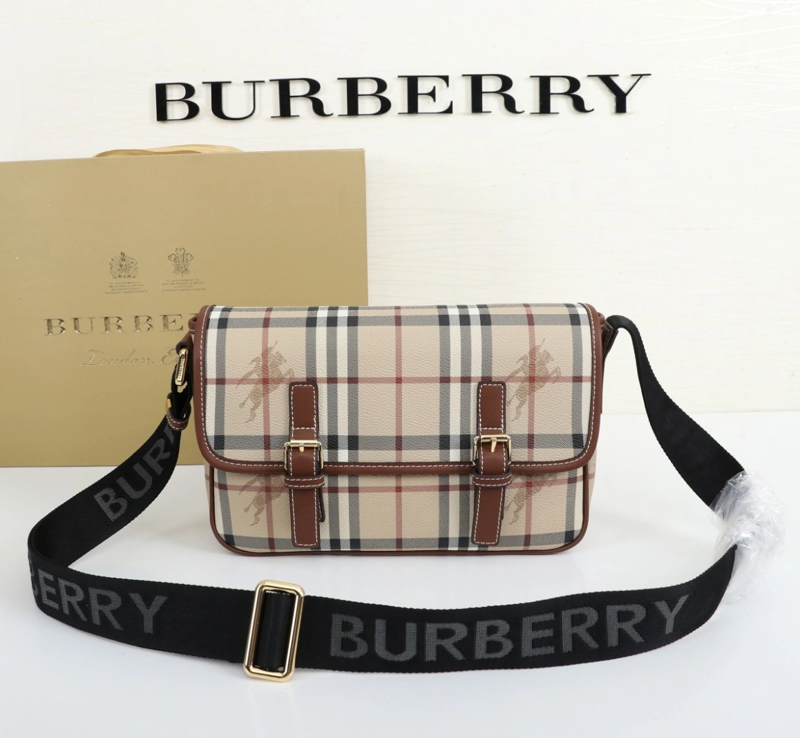 Burberry AAA Quality Messenger Bags For Women Flexible 5687
