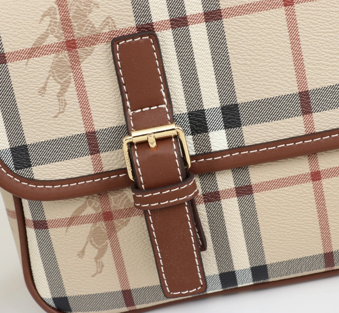 Burberry AAA Quality Messenger Bags For Women Flexible 5687