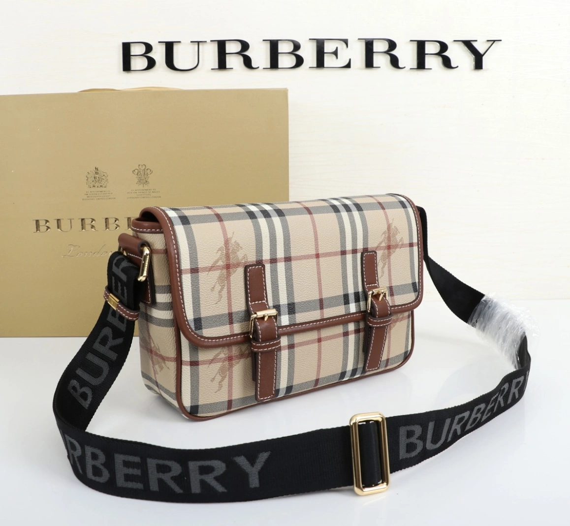 Burberry AAA Quality Messenger Bags For Women Flexible 5687