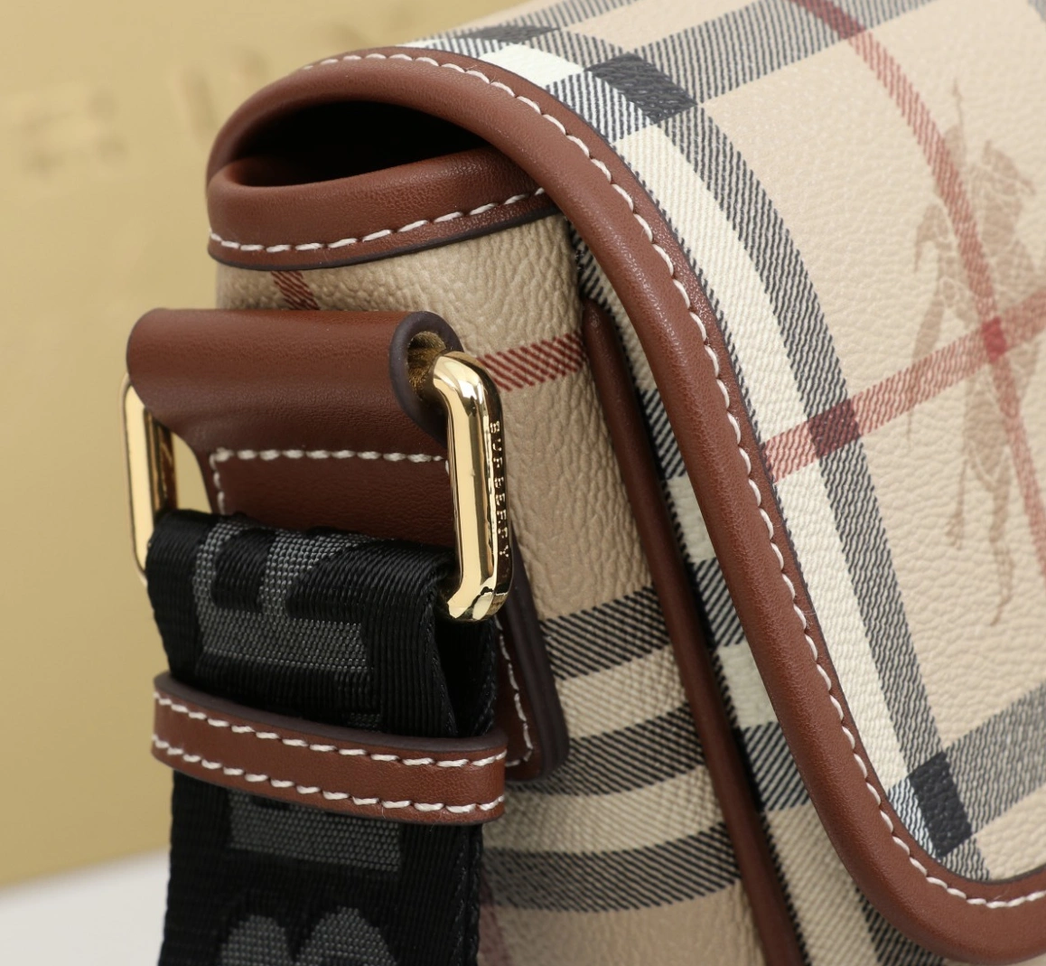 Burberry AAA Quality Messenger Bags For Women Flexible 5687