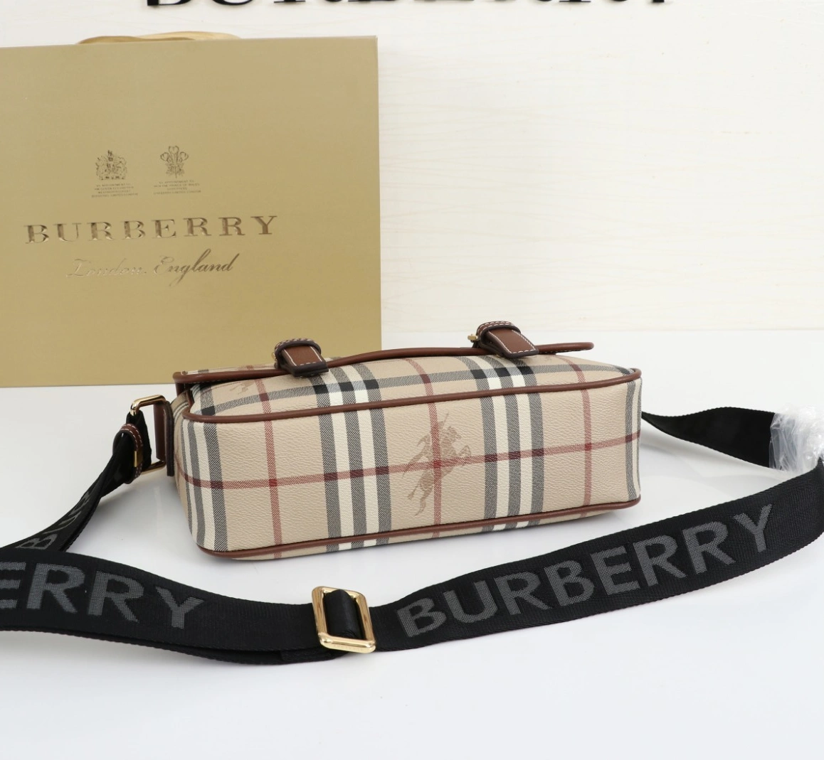 Burberry AAA Quality Messenger Bags For Women Flexible 5687