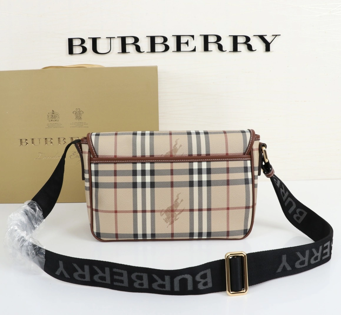 Burberry AAA Quality Messenger Bags For Women Flexible 5687