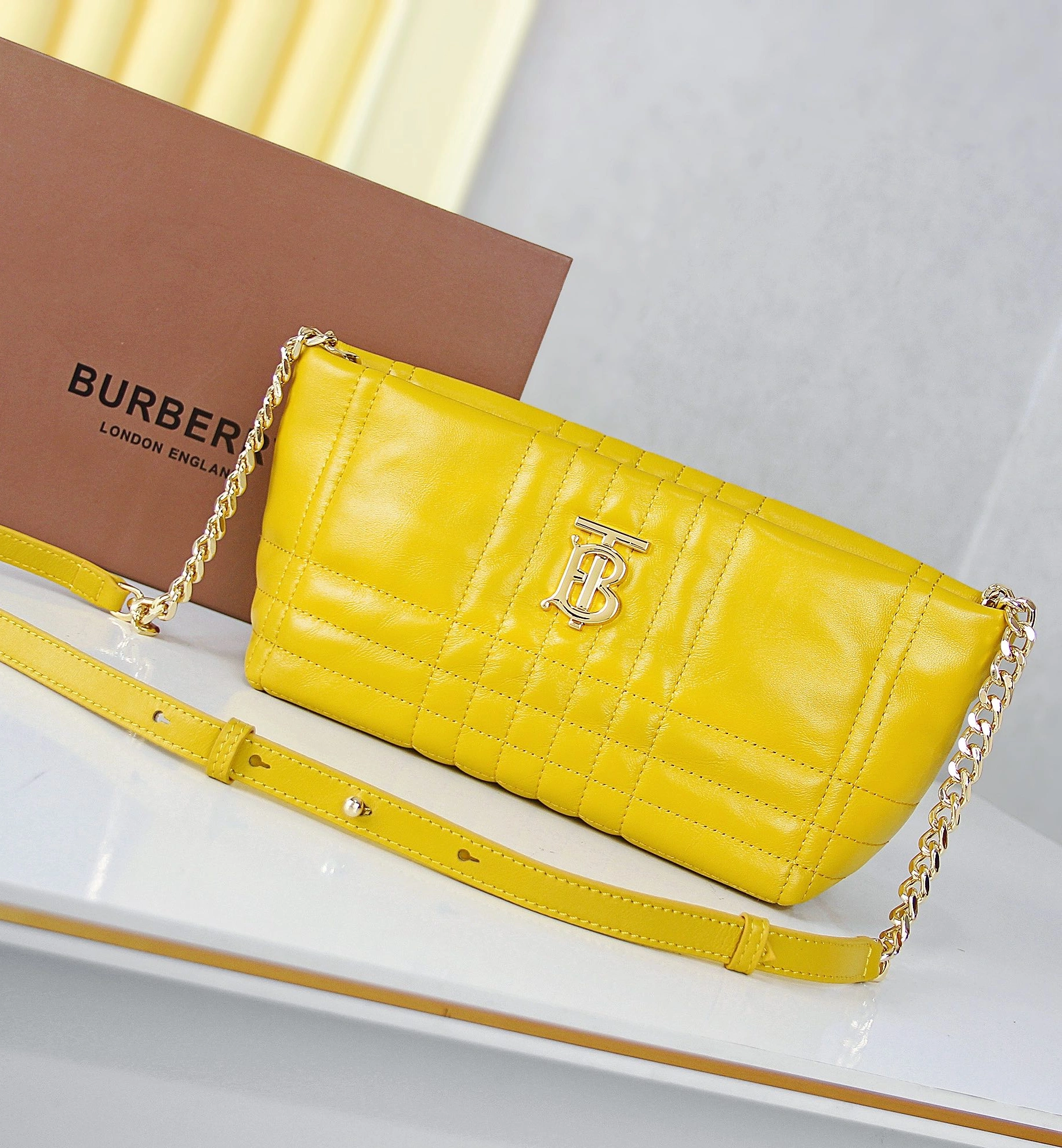 Burberry AAA Quality Messenger Bags For Women Functional 2403