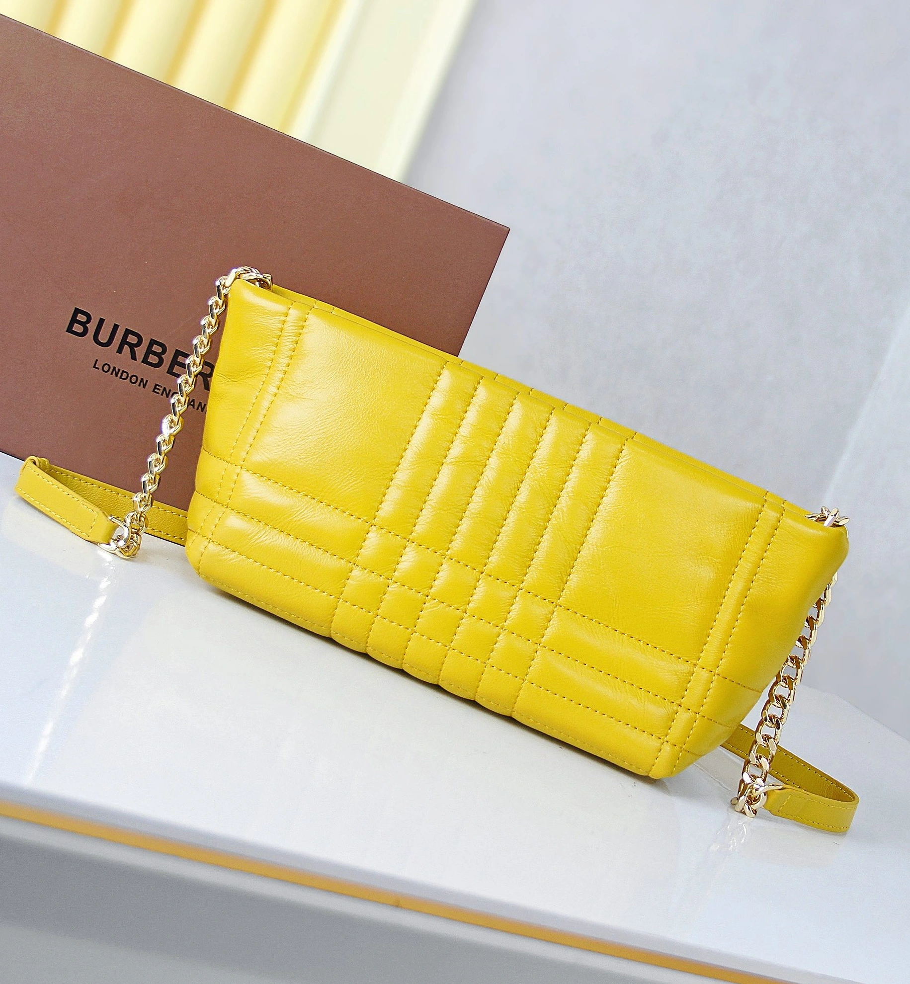 Burberry AAA Quality Messenger Bags For Women Functional 2403