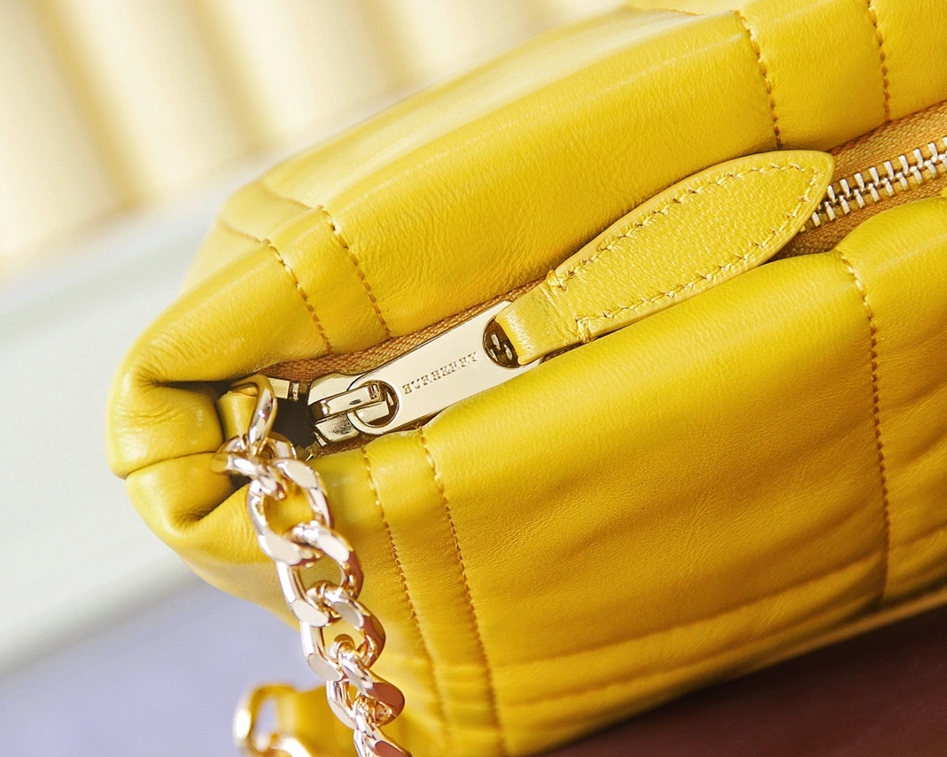 Burberry AAA Quality Messenger Bags For Women Functional 2403