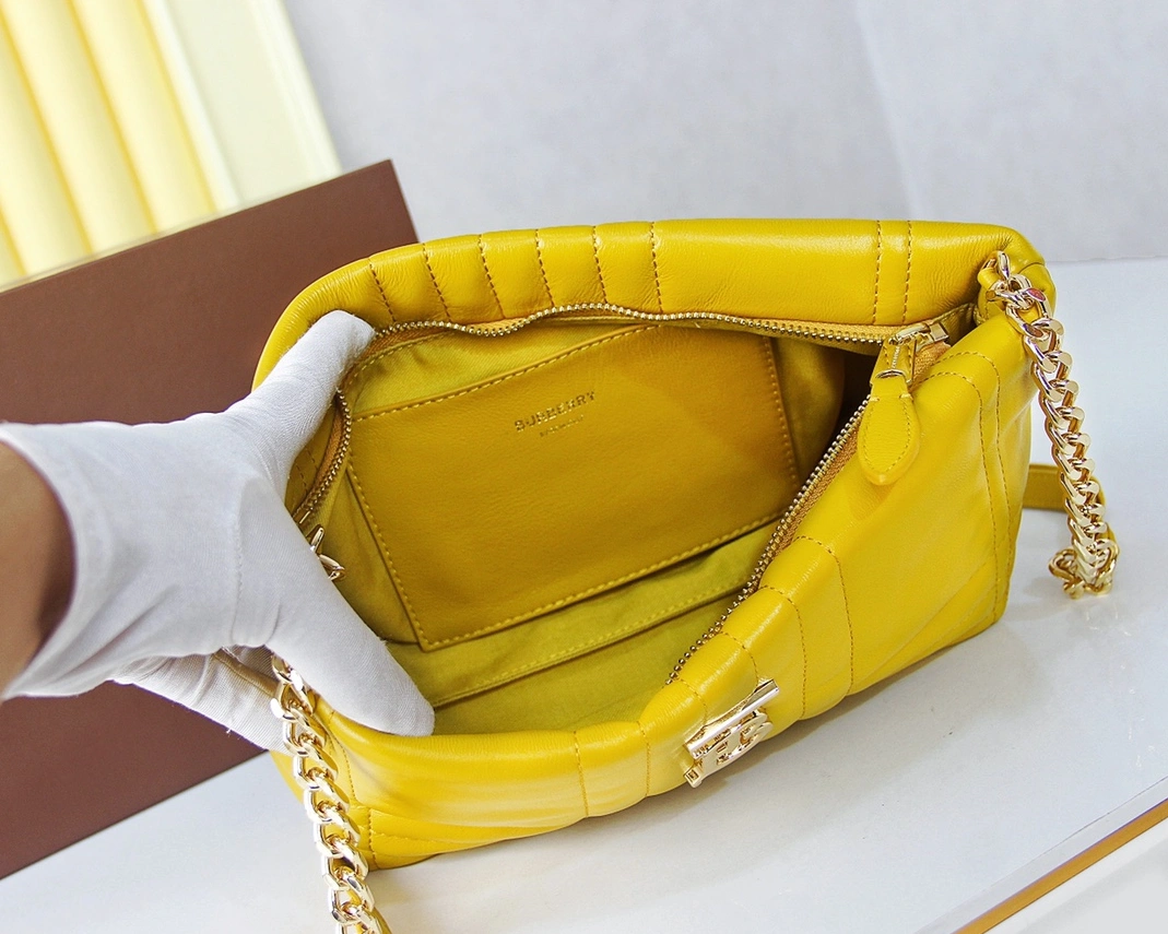 Burberry AAA Quality Messenger Bags For Women Functional 2403