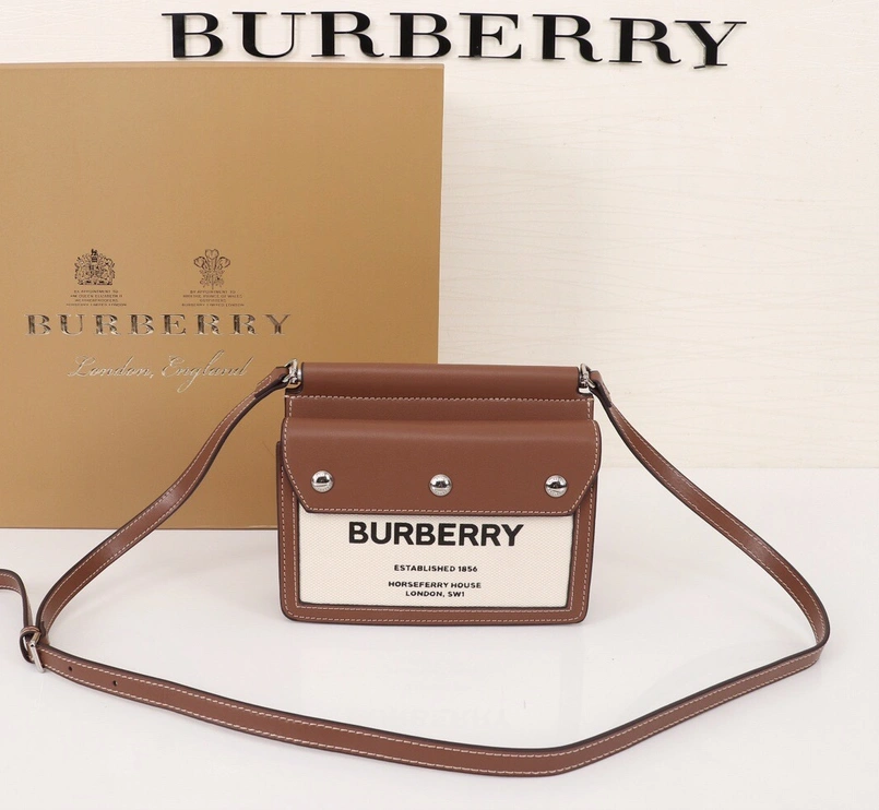 Burberry AAA Quality Messenger Bags For Women GoAnywhere 8331