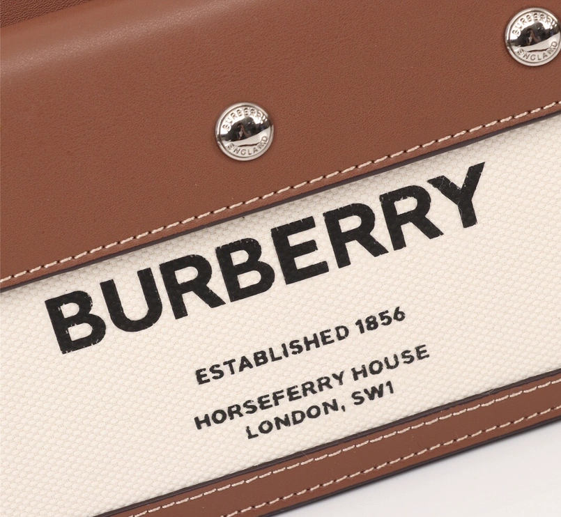 Burberry AAA Quality Messenger Bags For Women GoAnywhere 8331